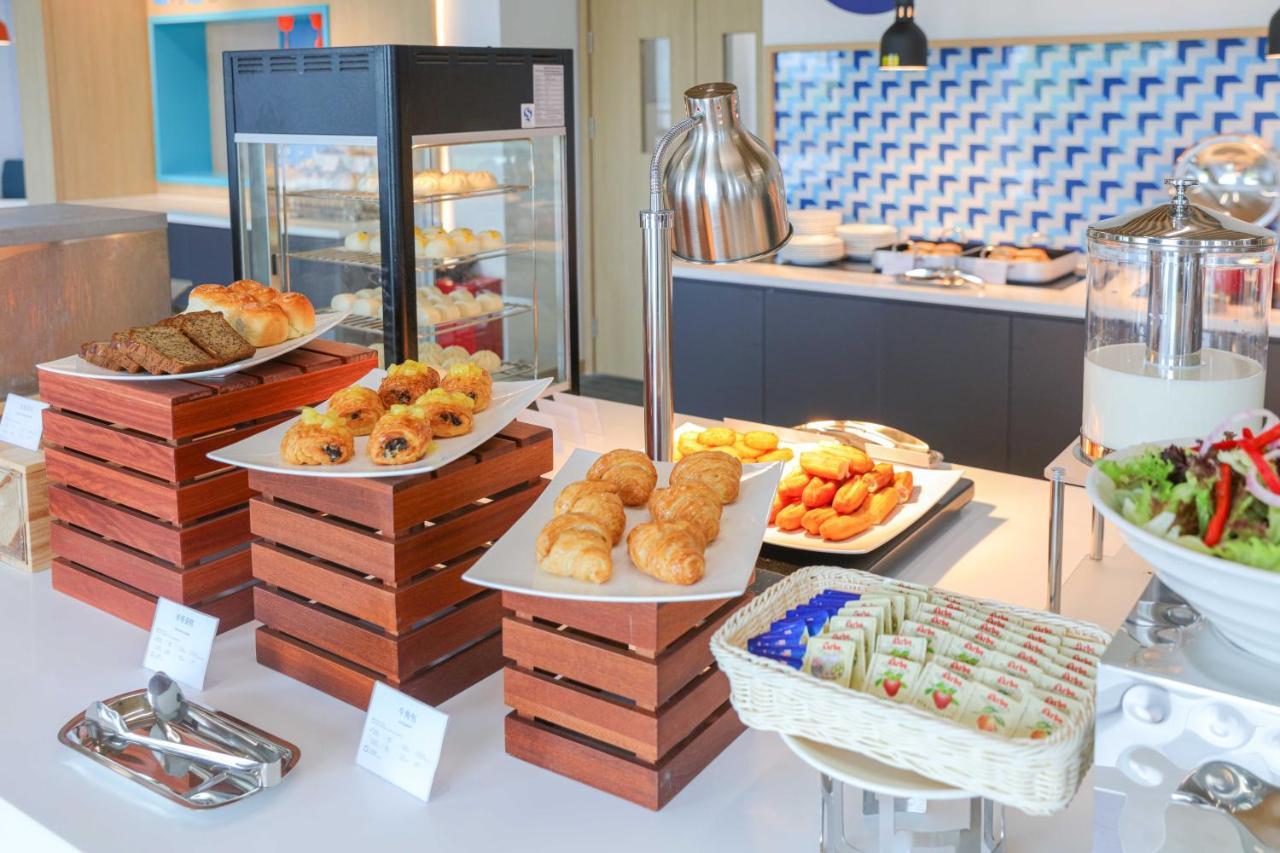 Holiday Inn Express Shanghai Pudong Airport By Ihg Exterior foto