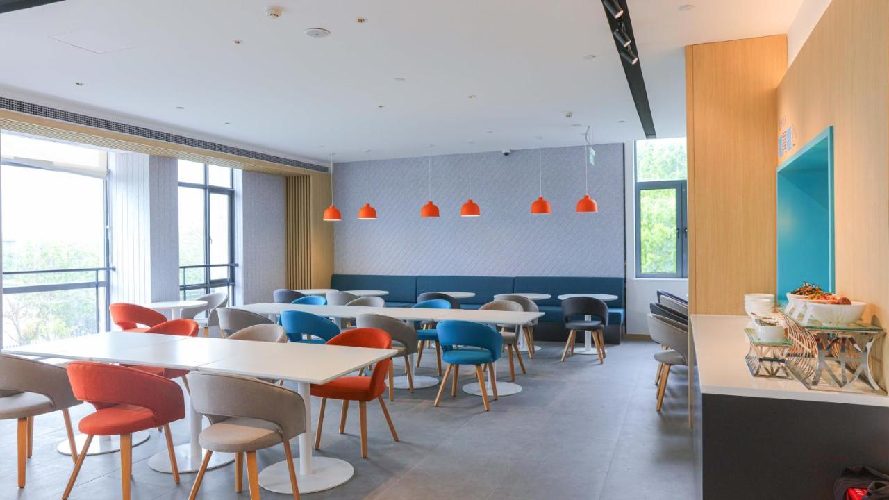 Holiday Inn Express Shanghai Pudong Airport By Ihg Exterior foto