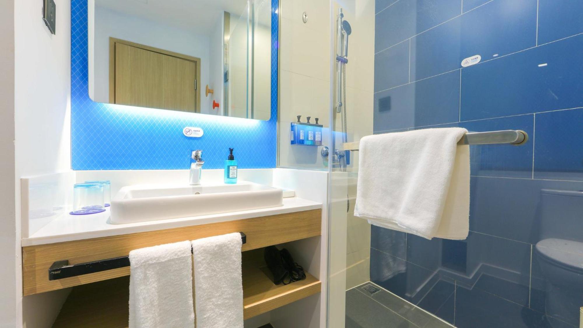 Holiday Inn Express Shanghai Pudong Airport By Ihg Exterior foto