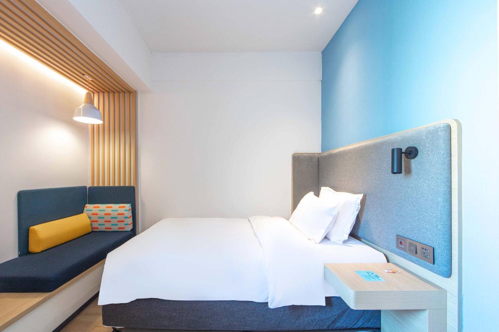 Holiday Inn Express Shanghai Pudong Airport By Ihg Exterior foto