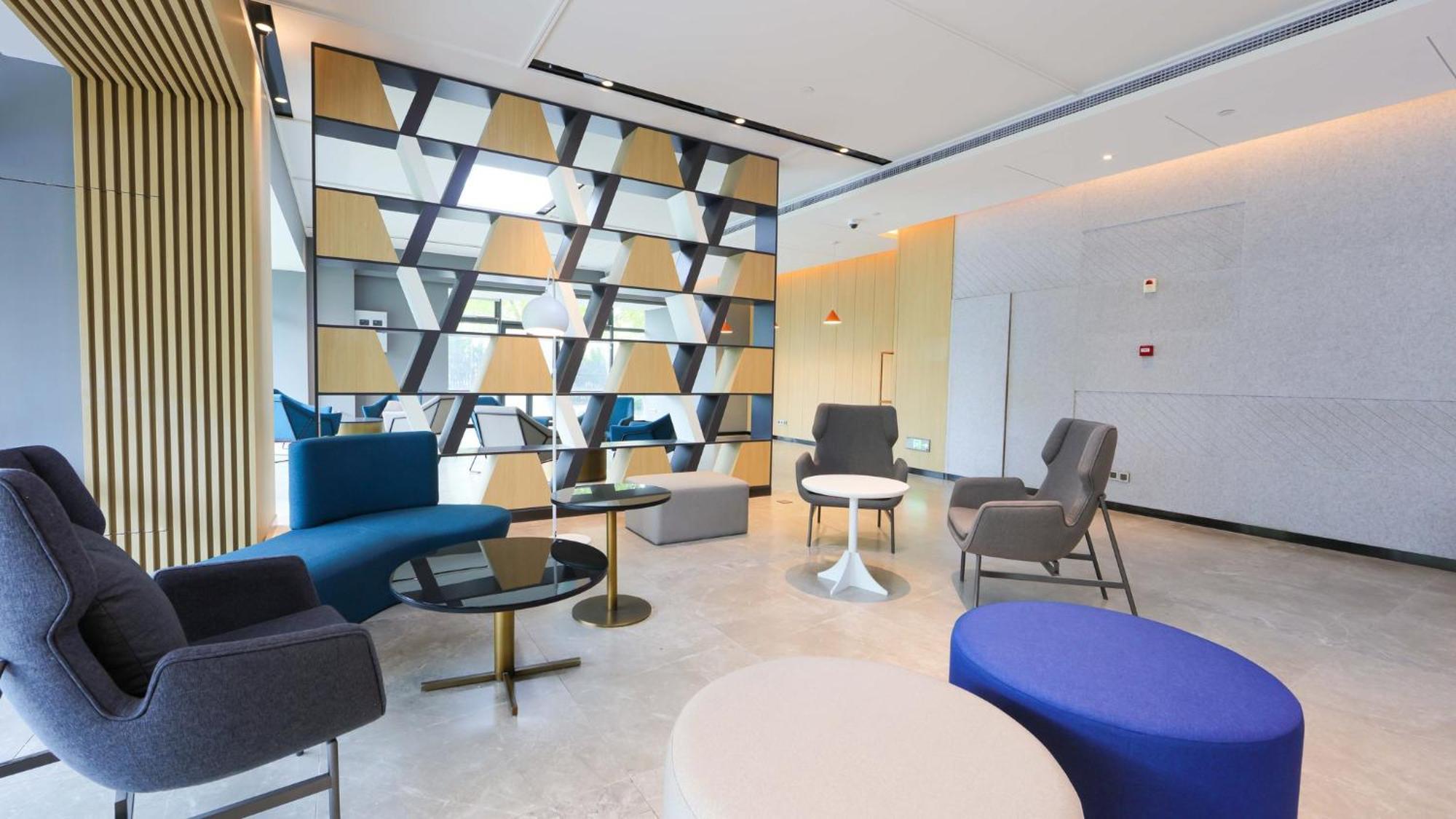 Holiday Inn Express Shanghai Pudong Airport By Ihg Exterior foto