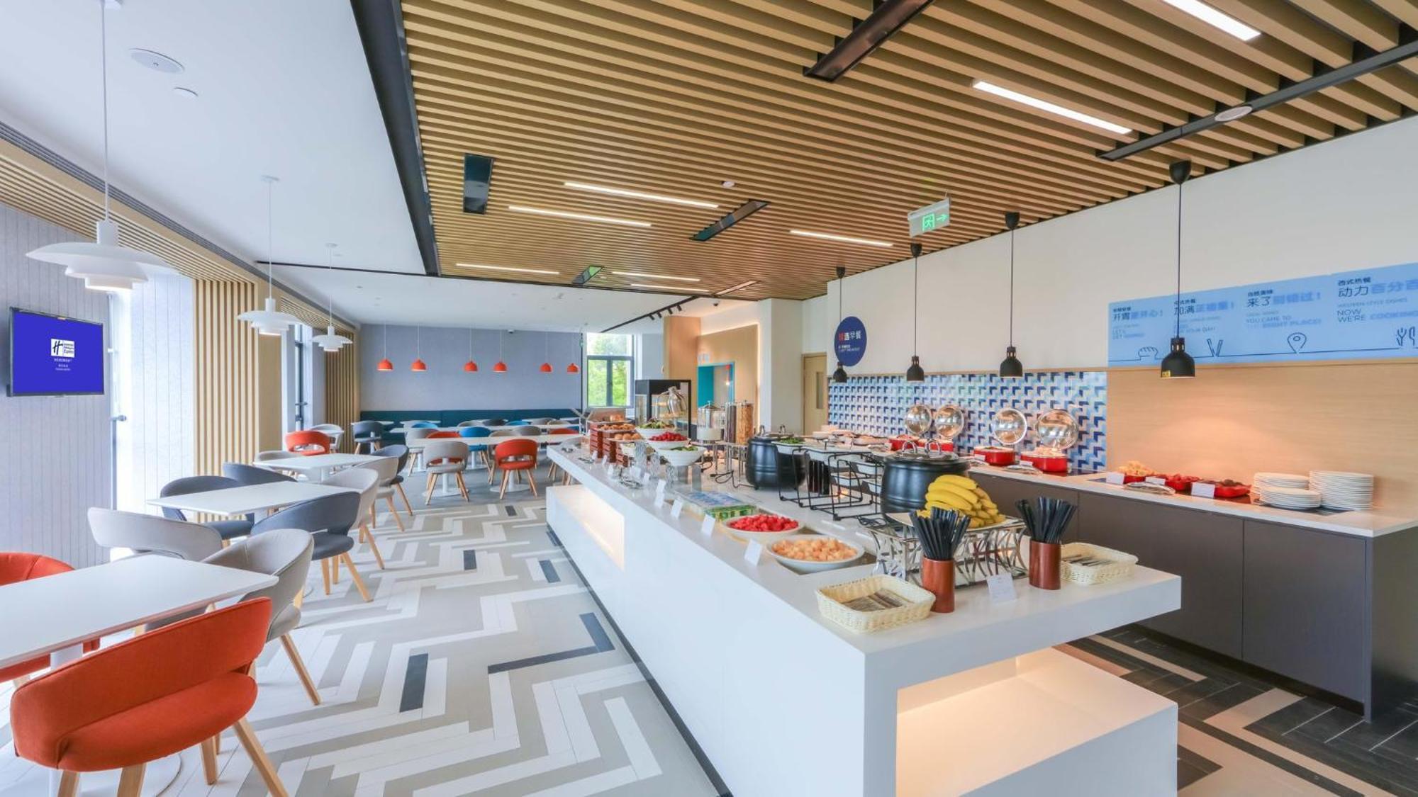 Holiday Inn Express Shanghai Pudong Airport By Ihg Exterior foto