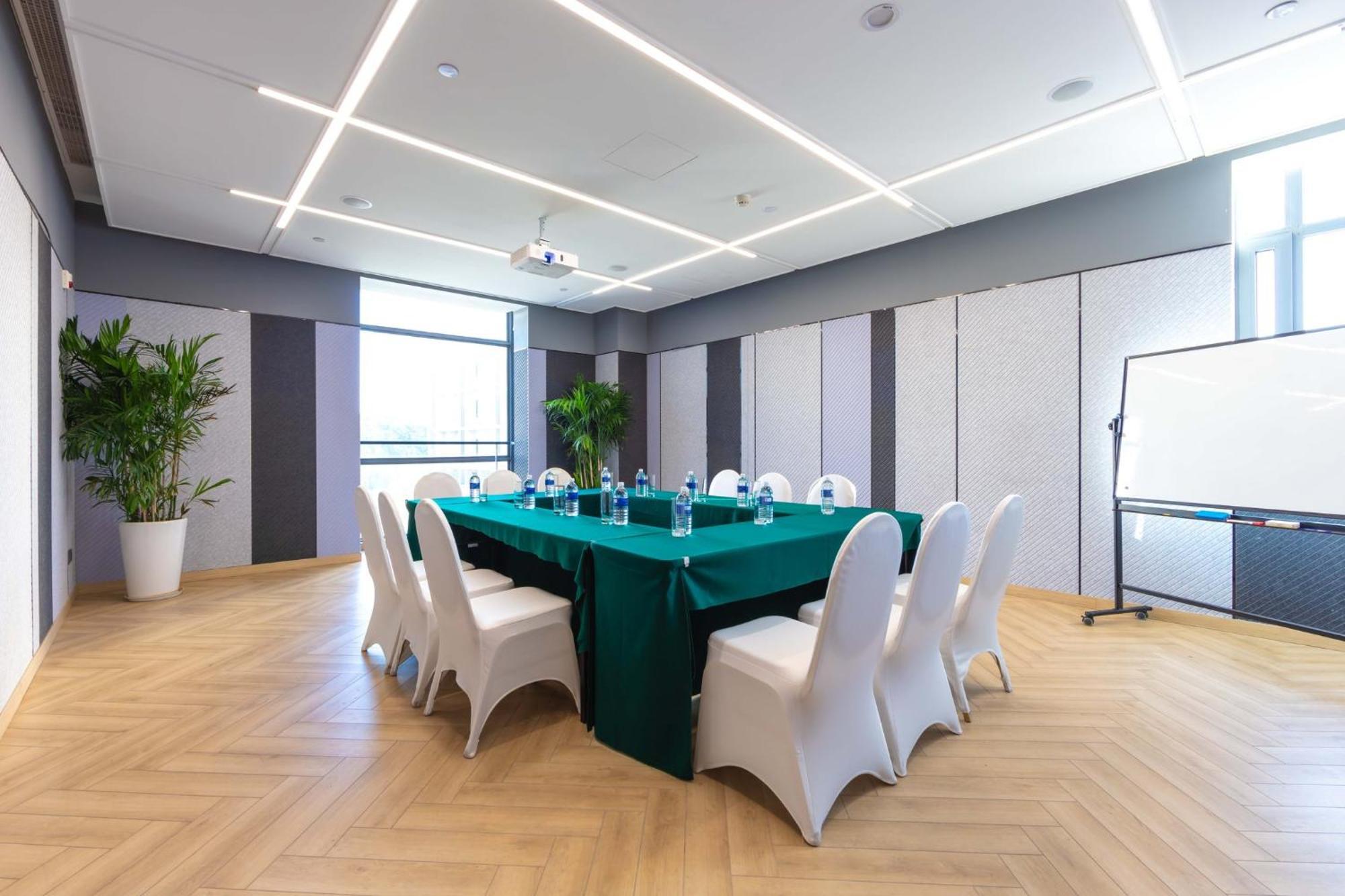 Holiday Inn Express Shanghai Pudong Airport By Ihg Exterior foto