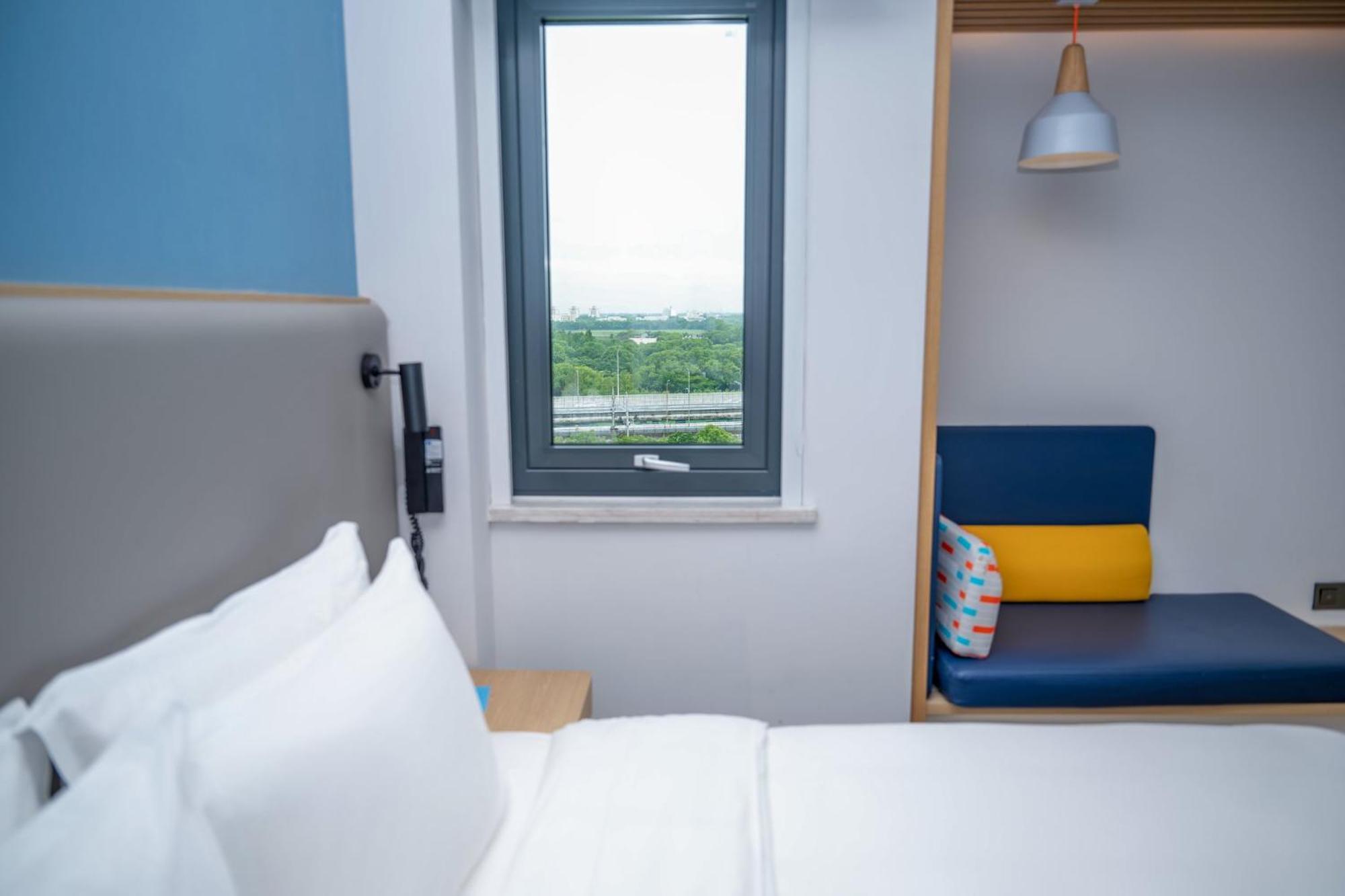 Holiday Inn Express Shanghai Pudong Airport By Ihg Exterior foto