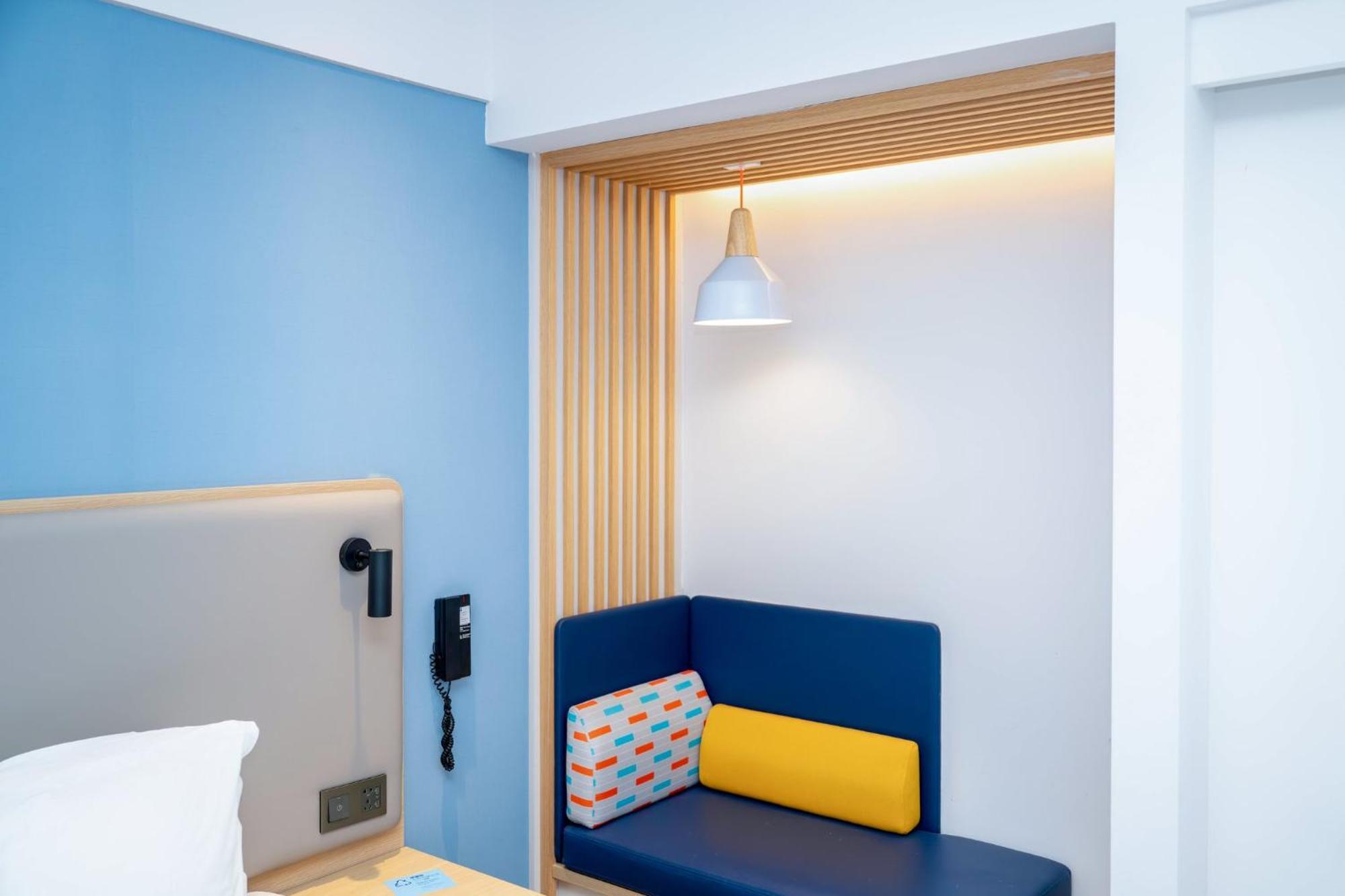 Holiday Inn Express Shanghai Pudong Airport By Ihg Exterior foto
