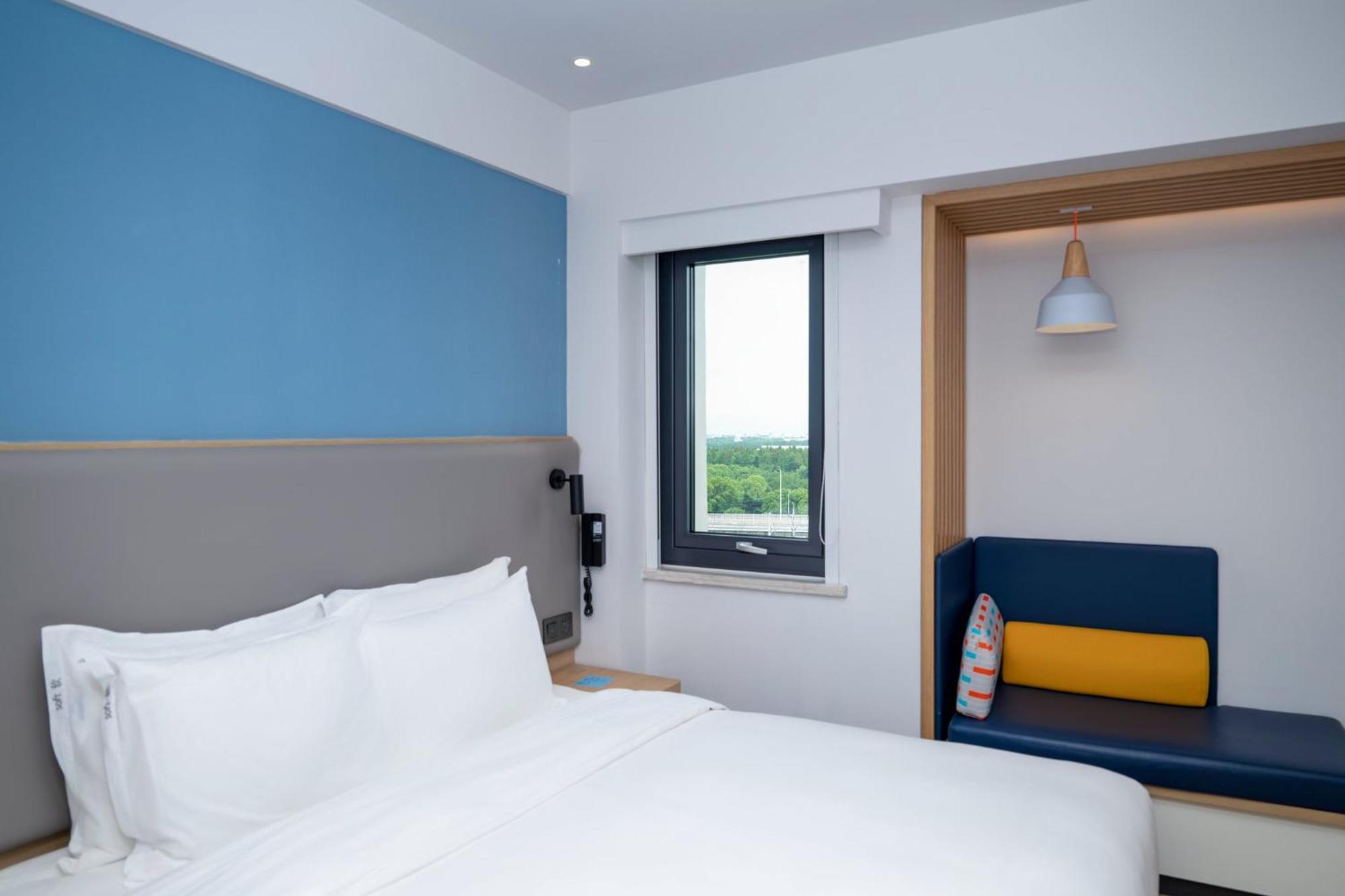 Holiday Inn Express Shanghai Pudong Airport By Ihg Exterior foto